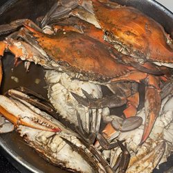 Crack And Juicy - Medium Male Crabs. Small but good amount of meat that came out on every claw. Good Good.
