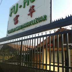 Fu Hua - Entrada por Av. Walker Martínez en dirección al poniente.