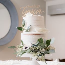 Cake floral arrangement