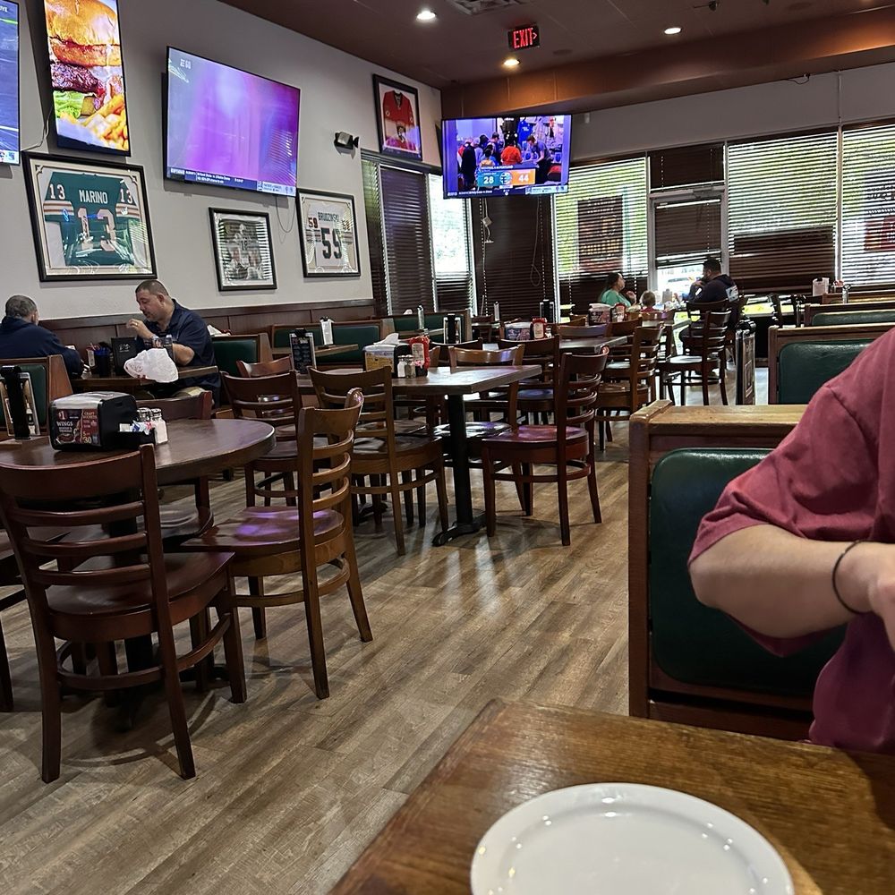 Bob G's Wings and Things - Dining area, clean - Chicken Wings Near Me - Sunrise, Florida Bob G's Wings and Things - Dining area, clean - Chicken Wings Near Me - Sunrise, Florida