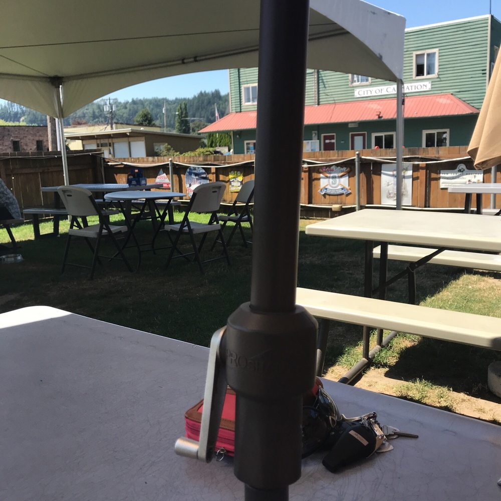 Pour House Pete's - Outside dining area - Burgers Near Me - Carnation, Washington Pour House Pete's - Outside dining area - Burgers Near Me - Carnation, Washington