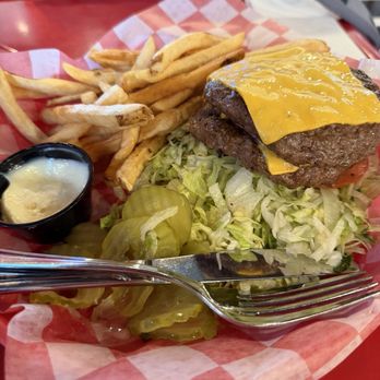 Hut’s Hamburgers - Dagburger no bun - Burgers Near Me - Austin, Texas Hut’s Hamburgers - Dagburger no bun - Burgers Near Me - Austin, Texas