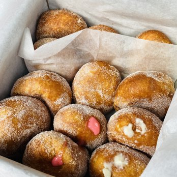 Leonard's Bakery - malasadas original, cinnamon and puffs. - Bakeries Near Me - Honolulu, Hawaii