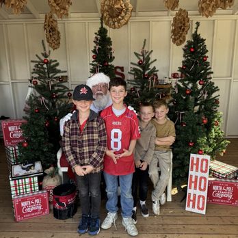 Kenny's Strawberry Farm - Photos with santa - Fruits & Veggies Near Me - Fallbrook, California