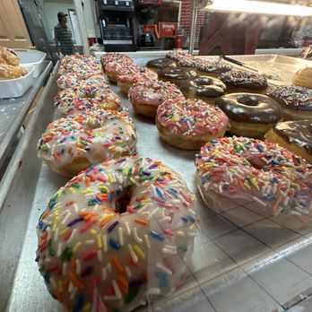 Happy Dounts - Freshly made sprinkle donuts - Donuts Near Me - Beaumont, Texas Happy Dounts - Freshly made sprinkle donuts - Donuts Near Me - Beaumont, Texas