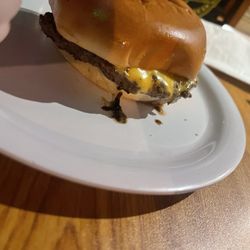 Green Spot Pub - Kids cheeseburger