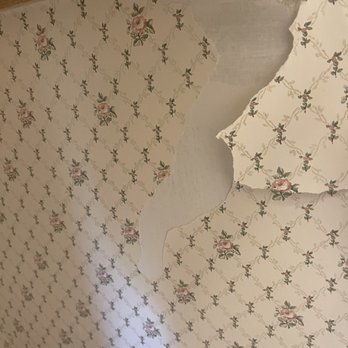 Lake View Hotel - BEWARE! This is the quality of a Lakeview room. Horrible.  Rooms and bathrooms are outdated and very small. Not well maintained and no value - Hotels Near Me - Mackinac Island, Michigan