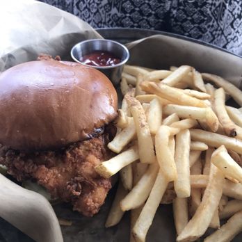 Station 6 - Fried chicken sandwich - Seafood Near Me - Bucktown, Louisiana