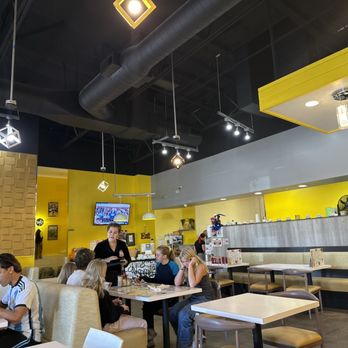 OUI Pancake N Eggs - Wide open space. No reservations needed. - American Near Me - Temecula, California