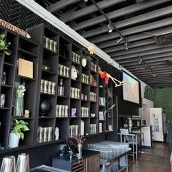 Woven Water Brewing Company - Bar area