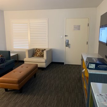 Vanllee Hotel & Suites - Common area - Hotels Near Me - Covina, California