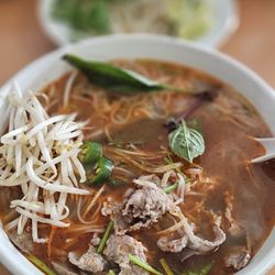 Pho Hong Thom - Extra big bowl soup