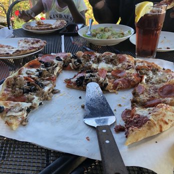Uno Pizzeria & Grill - American Near Me - Menomonee Falls, Wisconsin