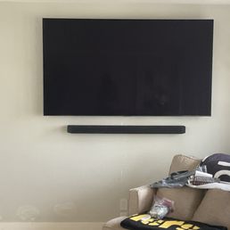 ZERO WIRES showing! Best Buy messed up our appointment. Good Guy's were on time; knew what they were doing; AND cleaned up after themselves. ZERO WIRES showing! Best Buy messed up our appointment. Good Guy's were on time; knew what they were doing; AND cleaned up after themselves.