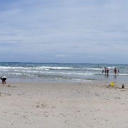 Nice beach, not overly crowded even on Memorial day.