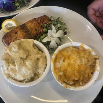 Noir Kitchen & Cocktails - Grilled Salmon, mashed potatoes and smoked gouda Mac and cheese - Soul Food Near Me - Nashville, Tennessee Noir Kitchen & Cocktails - Grilled Salmon, mashed potatoes and smoked gouda Mac and cheese - Soul Food Near Me - Nashville, Tennessee