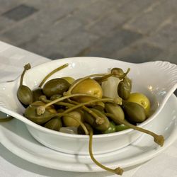 El 3 de Oro - Complimentary Olives.