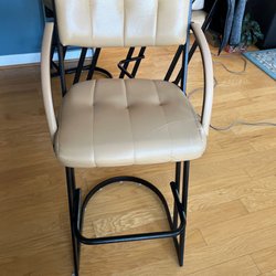 Jerry's Auto Upholstery - Front- bar stoll
