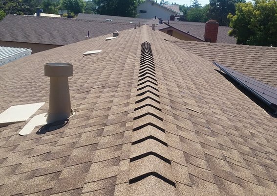 Alfredo's Roofing Logo