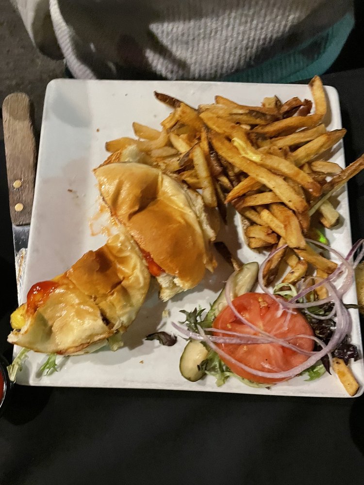 BURGER MONDAYS BAR & GRILLE Updated October 2024 109 Photos & 185
