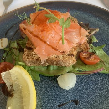 Downshire Arms - Smoked salmon on wheaten bread - Hotels Near Me - Hilltown, NYM