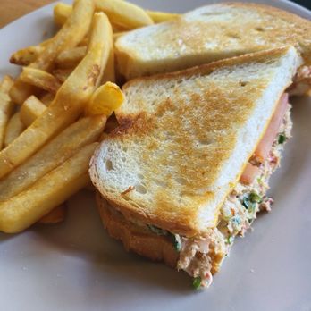 Flying Fish & Grill - Crab melt - Seafood Near Me - Half Moon Bay, California