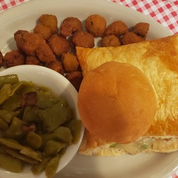 Bell Buckle Cafe - Pot pie, green beans, and fried okra - American Near Me - Bell Buckle, Tennessee Bell Buckle Cafe - Pot pie, green beans, and fried okra - American Near Me - Bell Buckle, Tennessee