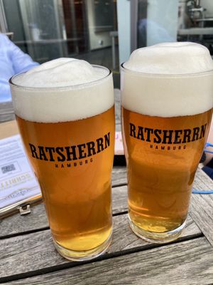 Altes Mädchen Ratsherrn Braugasthaus Hamburg by null