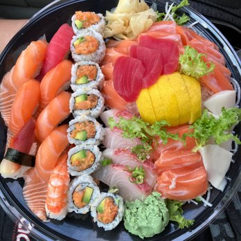 manna sushi sen - Sushi, Sashimi & Roll Combo (S) $55 cash price/ $59 credit card price - Japanese Near Me - Flushing, New York