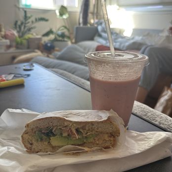 Java On Ocean Coffee House - Twin Peaks Bagel  Ocean Breeze Smoothie - Coffee & Tea Near Me - San Francisco, California