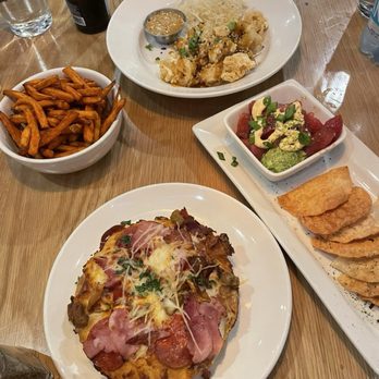 BJ's Restaurant & Brewhouse - Pizza Near Me - La Mesa, California