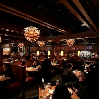 Houston's Restaurant - Decor - Steakhouses Near Me - Pasadena, California Houston's Restaurant - Decor - Steakhouses Near Me - Pasadena, California