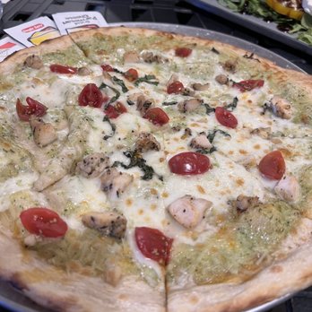 Opolo Vineyards - Chicken pesto pizza - Wineries Near Me - Paso Robles, California Opolo Vineyards - Chicken pesto pizza - Wineries Near Me - Paso Robles, California