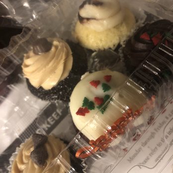 La Luna Cupcakes - Desserts Near Me - San Francisco, California La Luna Cupcakes - Desserts Near Me - San Francisco, California