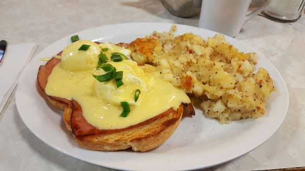 Belmont Diner Marda Loop by null