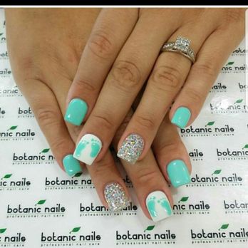 Maiden Nails - What i got was in green. (I did ask for green) what i wanted was the blue nails with two feet on each hand - Nail Salons Near Me - Webster, New York