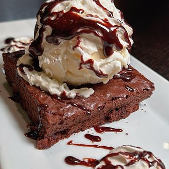 Affy's Premium Grill - Brownie with Vanilla Ice Cream - American Near Me - Scarborough, Ontario