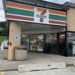 7-Eleven - 7 11 off Briggs street in joliet