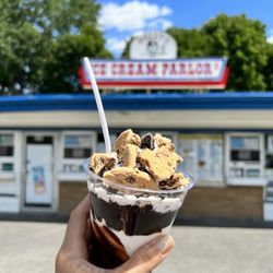 Wally's Ice Cream Parlor II - Cookie Monster Sundae