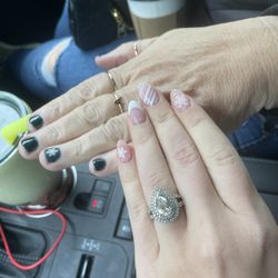 Bellezza Salon - Snowflake nails for new years