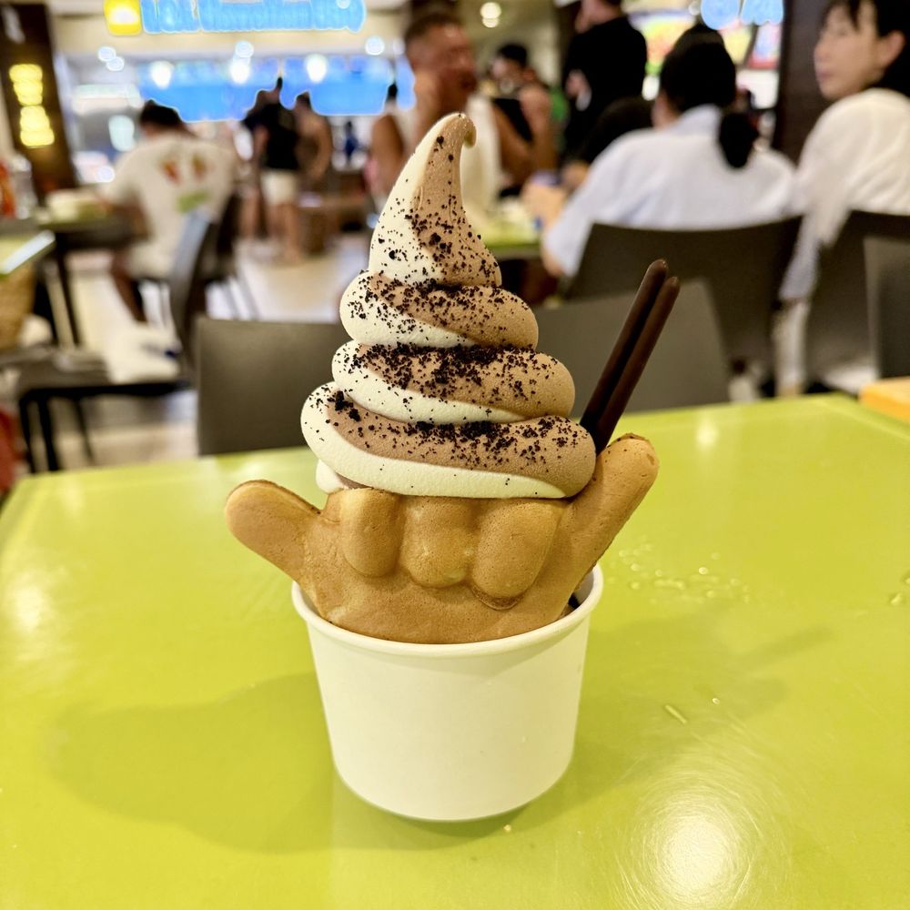 Kokoro Cafe - Shaka Boom with vanilla/chocolate soft serve ice cream - Desserts Near Me - Honolulu, Hawaii Kokoro Cafe - Shaka Boom with vanilla/chocolate soft serve ice cream - Desserts Near Me - Honolulu, Hawaii