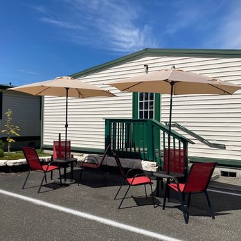 The Orca Inn - Outdoor Seating. - Hotels Near Me - Friday Harbor, Washington The Orca Inn - Outdoor Seating. - Hotels Near Me - Friday Harbor, Washington