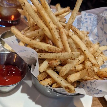 Earls Kitchen + Bar - Truffle fries - New American Near Me - Bellevue, Washington