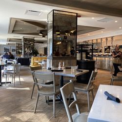 Forte - Lovely restaurant layout & tables big enough to hold 10 people
