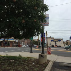 Sherwin-Williams Paint Store - Peek-a-boo! Can you see the Lew Blum tow sign hiding behind the tree? I couldn't and was towed. Maybe that's the plan.....