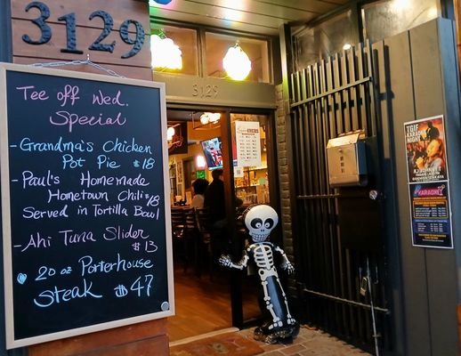 Tee Off Bar & Grill by null