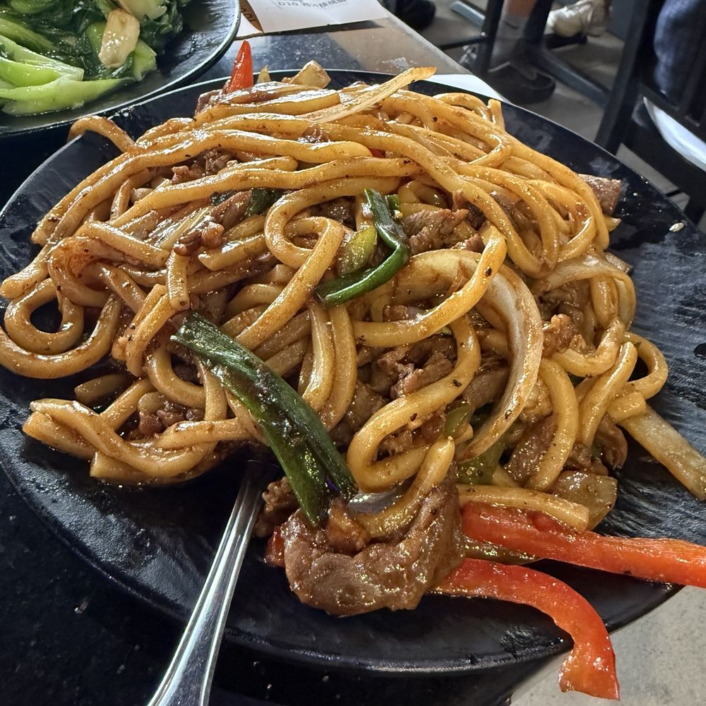 Thumbling - Beef Tenderloin Udon w.Black Pepper - Shanghainese Near Me - West Covina, California
