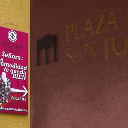 Arcana Moda - Nuestra publicidad afuera de la Plaza San Juan
