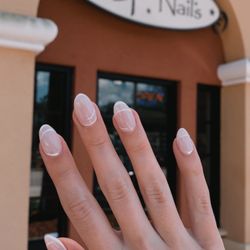 D T Nails