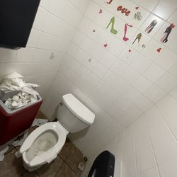 Local's Bar & Entertainment